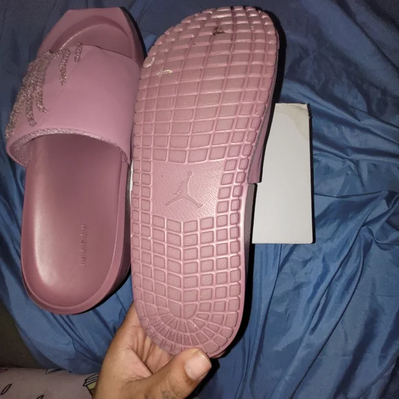 Jordan Slides - Picture 3 of 3